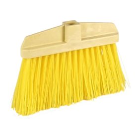 Záhradná metla s plastovými štetinami