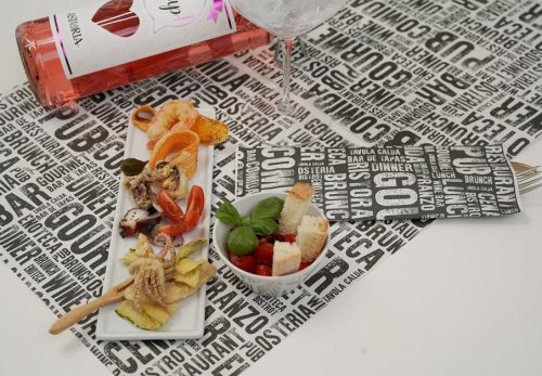 Suport tacamuri Infibra Model Gourmet 2 straturi 38x38 cu servetele albe 125 bucati/pachet