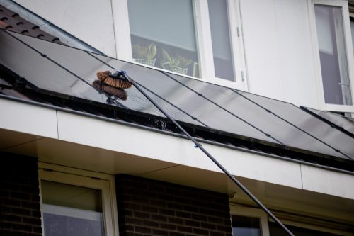 Teleszkópos napelem tisztító kefe – alumínium nyéllel, vízcsatlakozással, vegyszer adagolóval + üveg lehúzóval 6,5 m