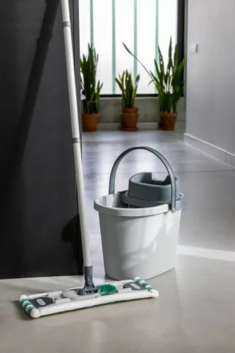 York mop set with oval bucket, synthetic flat mop, handle, wringer, gray