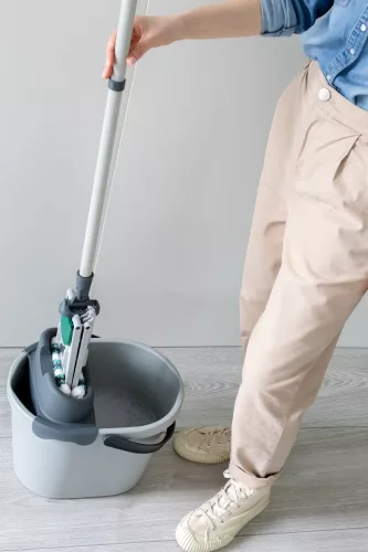 York mop set with oval bucket, synthetic flat mop, handle, wringer, gray
