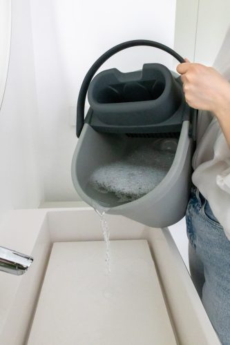 York mop set with oval bucket, synthetic flat mop, handle, wringer, gray